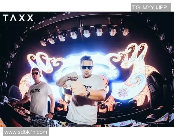 夜店狂欢中的足球巨星是谁他的人生精彩瞬间揭秘 夜店狂欢中的足球巨星是谁他的人生精彩瞬间揭秘