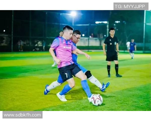 球星齐聚绿茵激情对决展现技艺友谊共赢点燃足球盛宴 球星齐聚绿茵激情对决展现技艺友谊共赢点燃足球盛宴