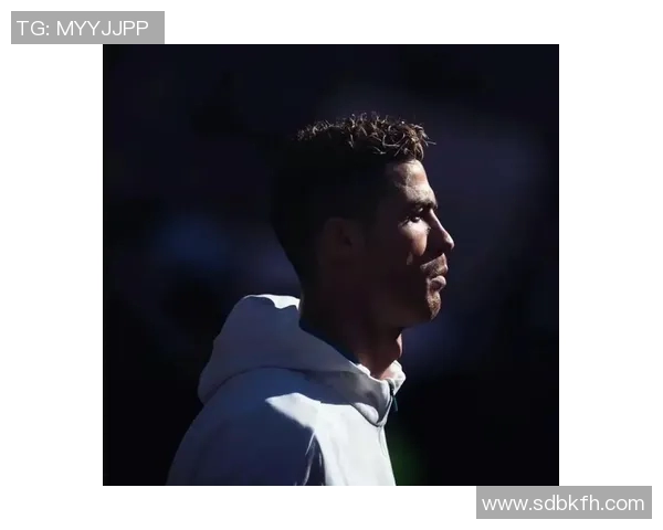 以足球明星头像为核心展现运动激情与球场风采魅力 以足球明星头像为核心展现运动激情与球场风采魅力